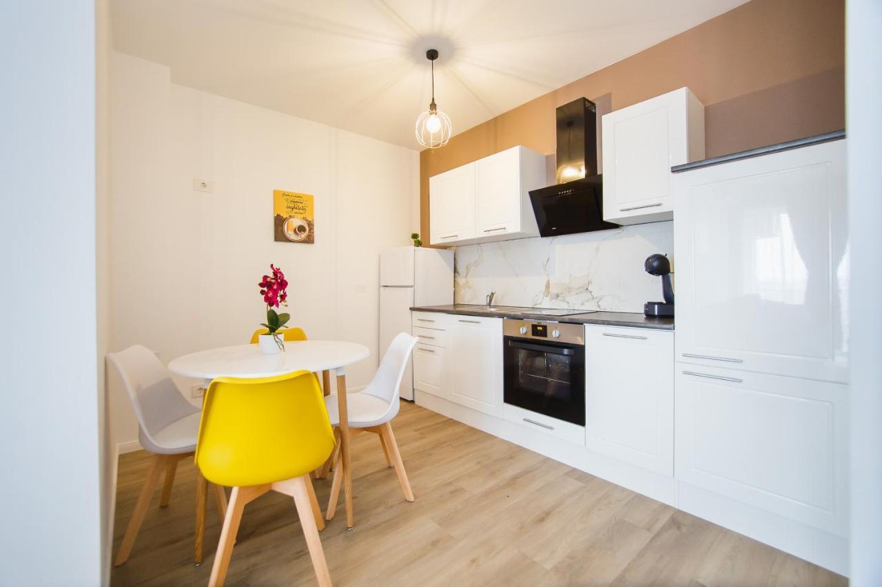 Ferienwohnung Trio Orange Oradea Exterior foto